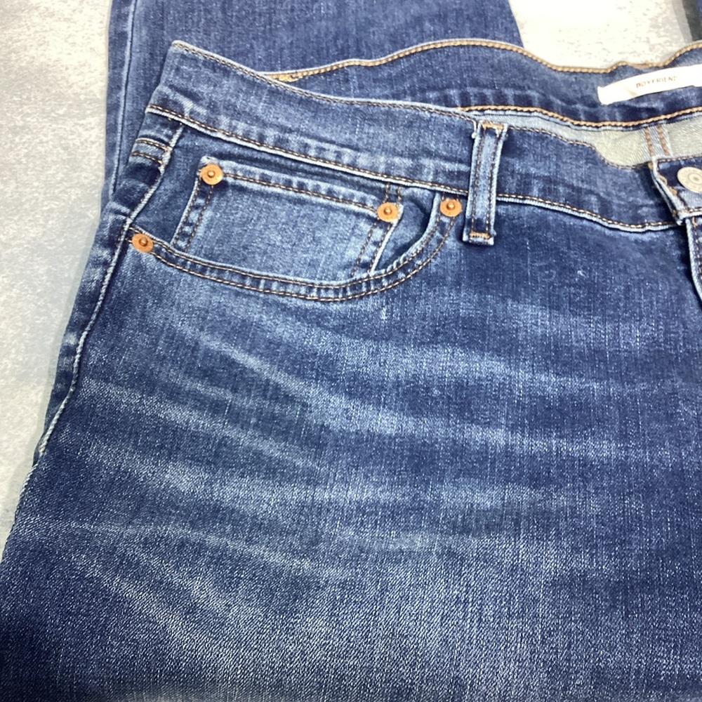 Levi’s Boyfriend Jeans Size 33 Women's Stretch 40x26 Crop Med Blue - Picture 2 of 8